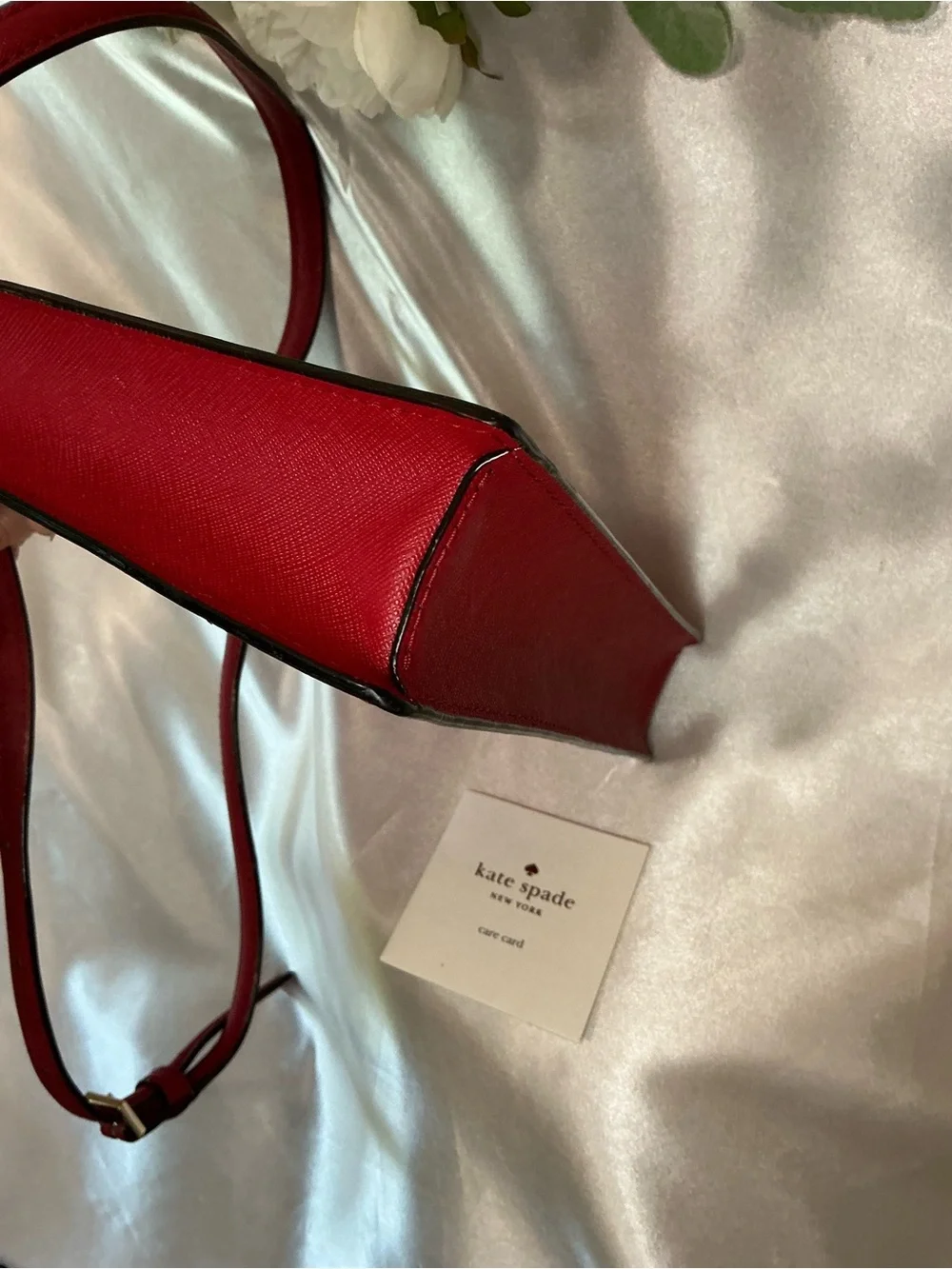 EUC Kate Spade Saffiano Leather Crossbody Gold Hardware with Dustbag